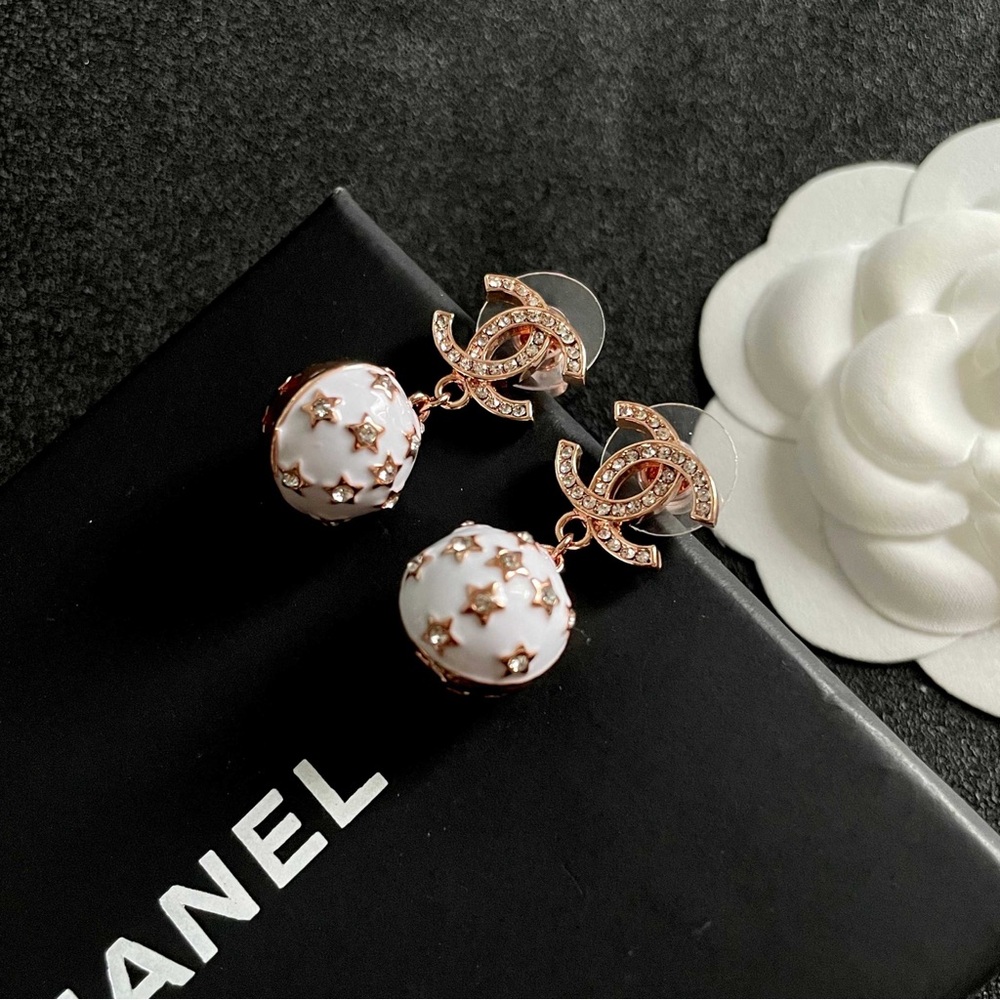 Chanel fashion earrings - Picture 5 of 6